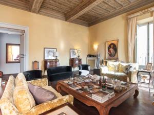 Luxurious apartment in a historic palace