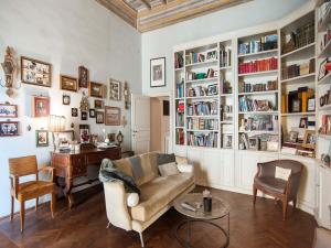 Luxurious apartment in a historic palace