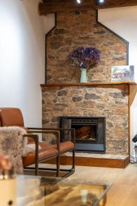 Montville Mountain Cottage - A Romantic Escape