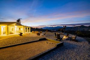 Hoopa House by Fieldtrip - Pickleball 2 Pools