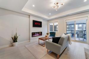 2 bedroom Luxe home King bed 22 mins downtown