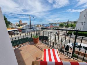 Acogedor apartamento a 50m de la playa con terraza, aire acondicionado y parking - HISP-236-82