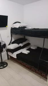 Rominaluxe Property Rentals Room sharing -Bunk bed space