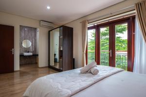 3BR Private Pool & Hill View Syariah Villa - Family Only