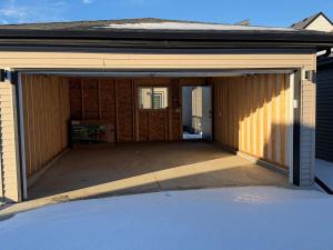 20mins from Edmonton Airport