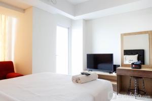 Nice and Strategic Studio at Bassura City Apartment By Travelio