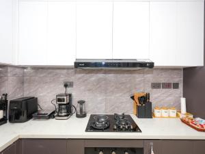 ValSI Stays Modern One Bedroom Apartment in Westlands Nairobi, City Views