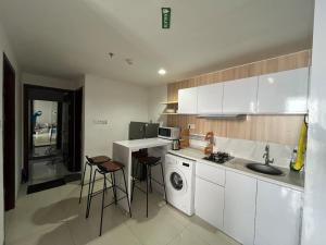 West Vista 2BR by Senyaman Living