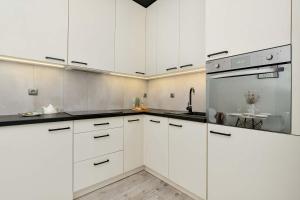 Bright Blue Apartment in Gdynia Close to the Park by Noclegi Renters