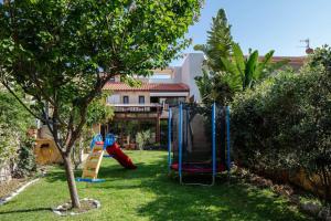 Beachfront Penelope Home with Private Jacuzzi, BBQ & Playground, Walk to Everything