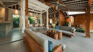 Villa Little Mannao by Villa Finder