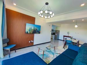 Elegant classy apartment with swimming pool ,fully equipped gym ,child play area and close proximity to shopping malls and great breathtaking views