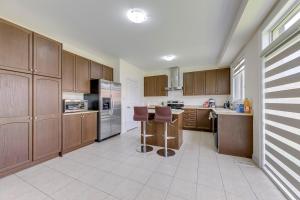 Executive 4BR Home Jacuzzi Fireplace Office