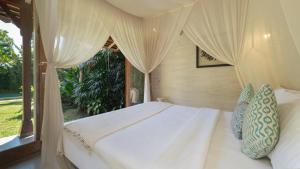 Villa Little Mannao by Villa Finder