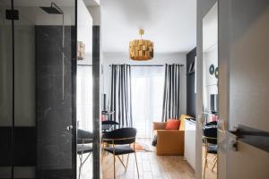 ADLER HOUSE- Nowoczesne apartamenty z prysznicem pośrodku