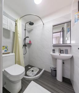 cozy shared 2 bedroom near Yaya center by Baraka