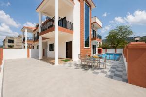 EMPYREAN STAY II 4BHK II SU CASA VILLA II PVT POOL Il AC