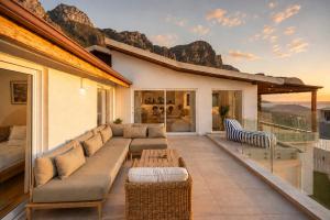 Mountain Oasis - Views, Pool, Hot Tub & Inverter