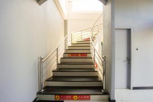 RedDoorz at First Homestay Bypass Kuta