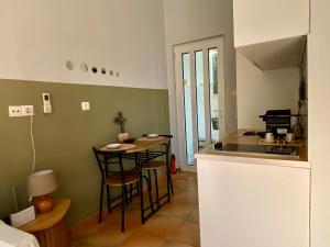 Cozy seaside studio in Lemos Vouliagmenis