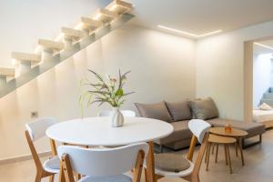 Neilis - Modern Retreat in Central Kalamata