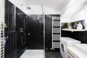 Charming & Stylish Apartment near Prague Castle & Metro