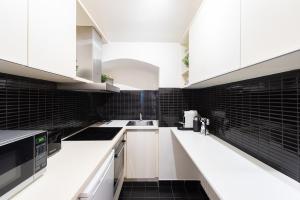 Charming & Stylish Apartment near Prague Castle & Metro