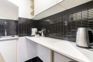 Charming & Stylish Apartment near Prague Castle & Metro