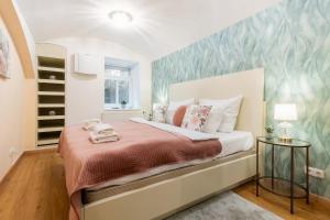 Charming & Stylish Apartment near Prague Castle & Metro