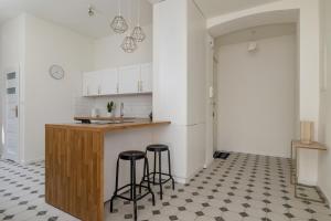 Flavia Suite - 2BR for 7 in the Old Town