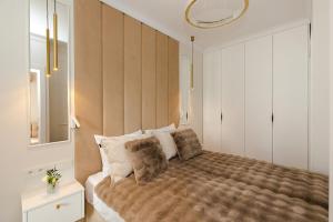 Chmielna Duo Royal, Warsaw Central & Parking