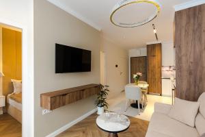 Chmielna Duo Royal, Warsaw Central & Parking