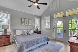Creek Haus Walkable to Main Hot Tub Pet Friendly