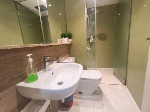 Sky suites klcc by thai stay