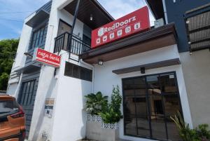 RedDoorz Plus @ Casa Lucia Sindalan San Fernando City Pampanga