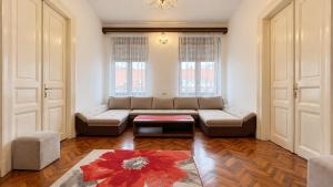 Fuchsl Palace Grand Suite - Ultra Central