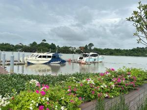 Executive 2BR at SwanBay Natural Island View