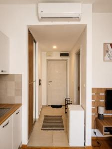 Elegant Coastal Studio with Pool & Private Parking