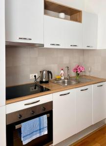 Elegant Coastal Studio with Pool & Private Parking