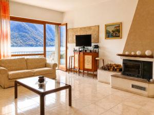 Big Apartment with Lake View and Three Bedrooms