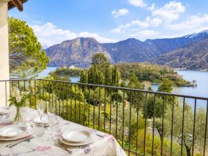 Big Apartment with Lake View and Three Bedrooms