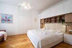 Feel Prague Old Town & Riverside Chic 2BR Spacious Suite