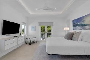 Sophisticated 3BR Oceanfront Home with Loft