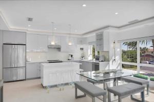 Sophisticated 3BR Oceanfront Home with Loft