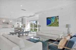 Sophisticated 3BR Oceanfront Home with Loft