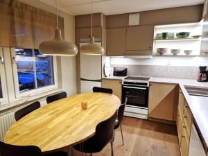 Freestyle Apartments - Central Ski-in Stays with Parking