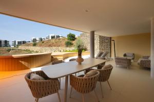 Luxury 2-Bedroom Apartment with Panoramic Sea Views in Reserva del Higuerón