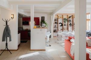 Prague Days Maisonette with Smart TV and Workspace in New Town
