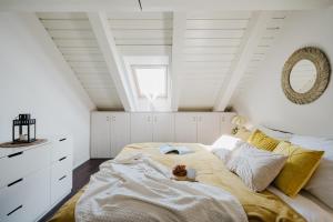 Prague Days Maisonette with Smart TV and Workspace in New Town