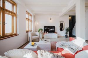 Prague Days Maisonette with Smart TV and Workspace in New Town